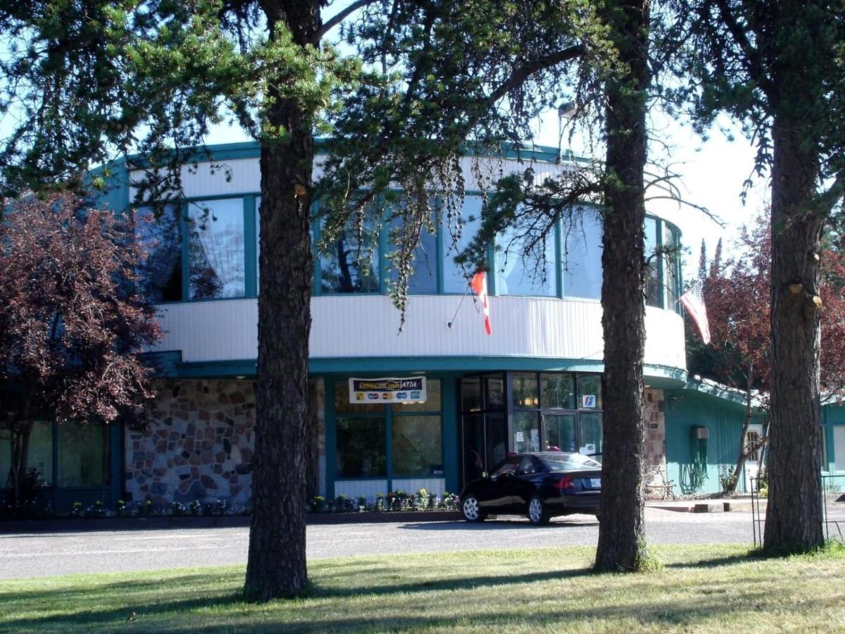 Falcon Lake Hotel מראה חיצוני תמונה