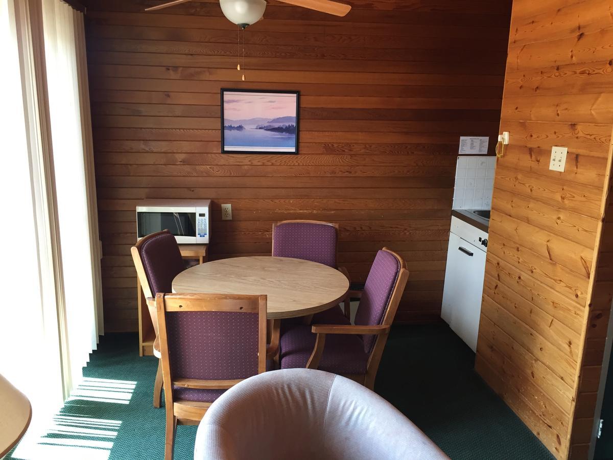 Falcon Lake Hotel מראה חיצוני תמונה