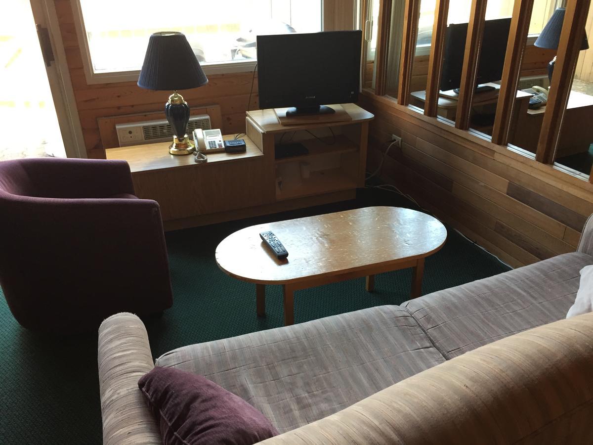 Falcon Lake Hotel מראה חיצוני תמונה