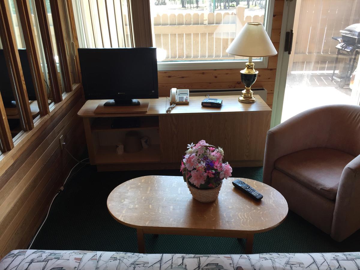 Falcon Lake Hotel מראה חיצוני תמונה
