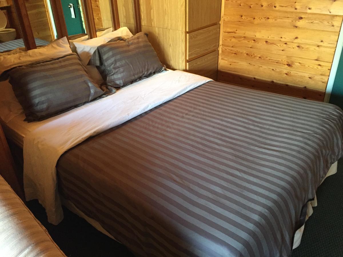 Falcon Lake Hotel מראה חיצוני תמונה