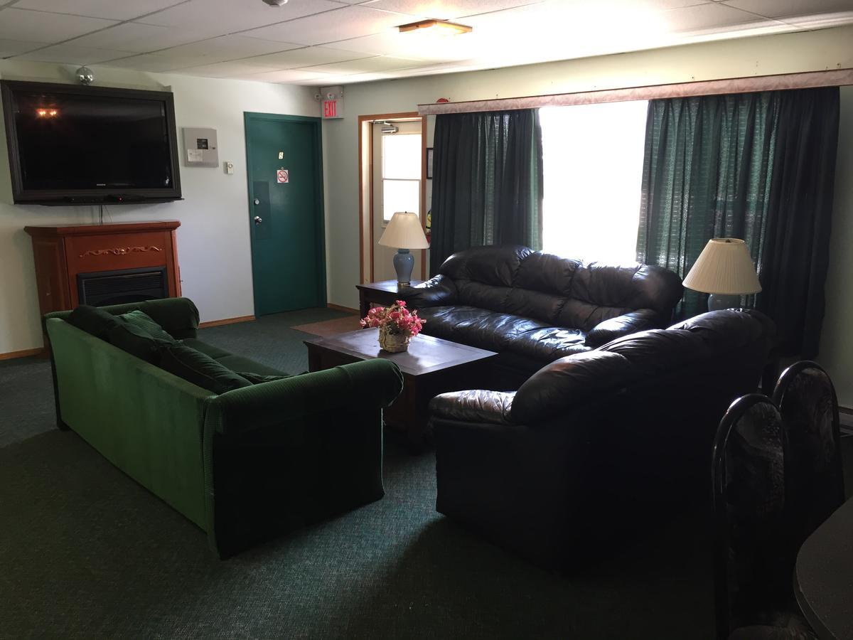 Falcon Lake Hotel מראה חיצוני תמונה