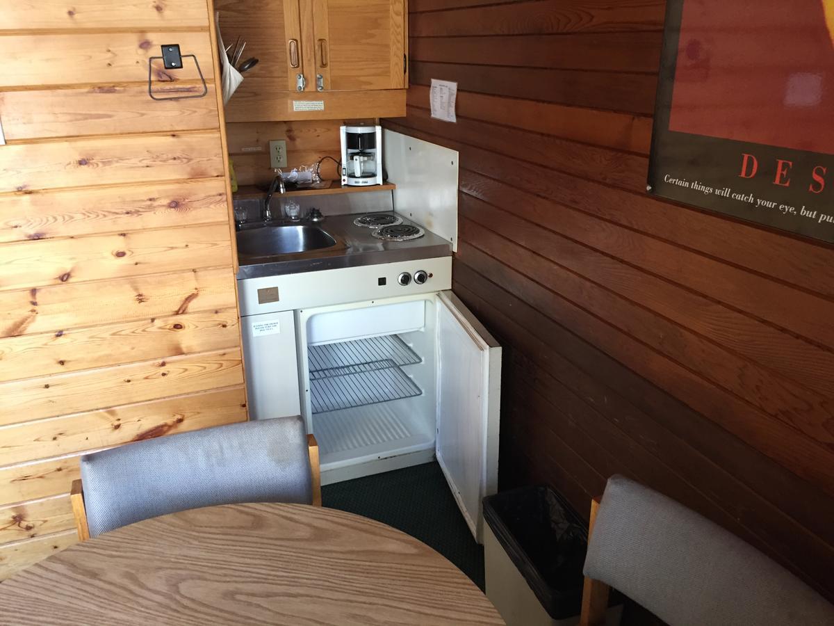 Falcon Lake Hotel מראה חיצוני תמונה