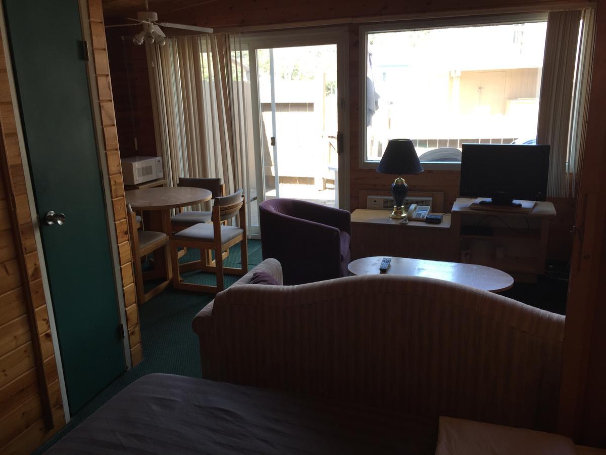 Falcon Lake Hotel מראה חיצוני תמונה