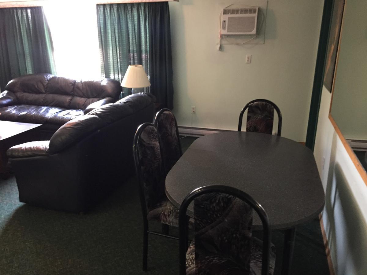 Falcon Lake Hotel מראה חיצוני תמונה