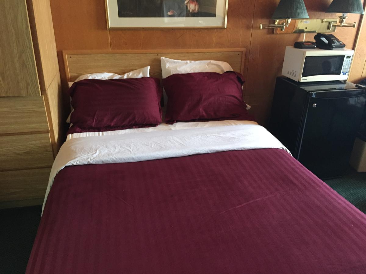 Falcon Lake Hotel מראה חיצוני תמונה