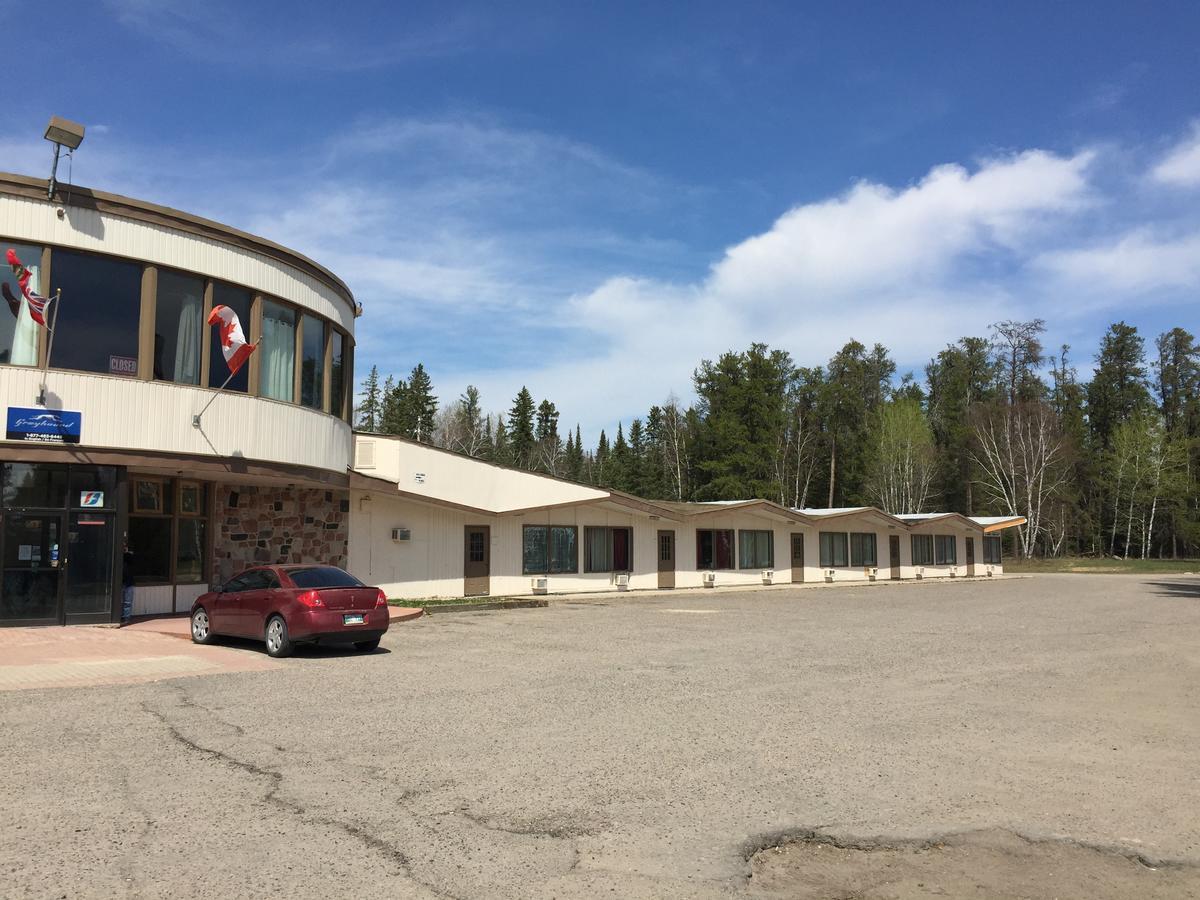 Falcon Lake Hotel מראה חיצוני תמונה