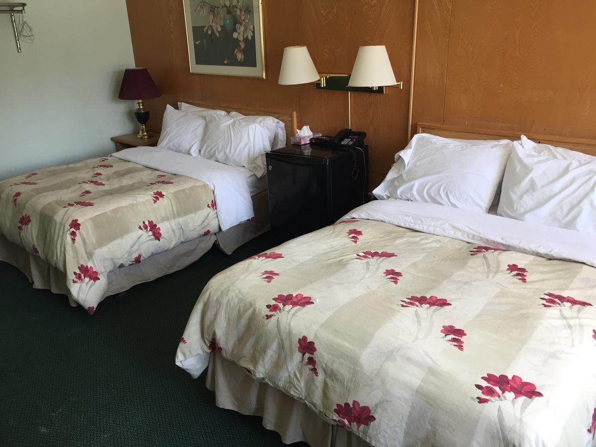 Falcon Lake Hotel מראה חיצוני תמונה