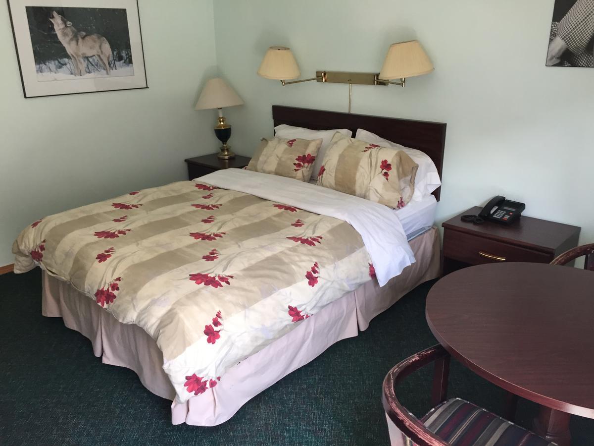 Falcon Lake Hotel מראה חיצוני תמונה
