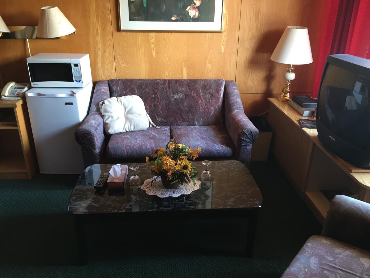 Falcon Lake Hotel מראה חיצוני תמונה