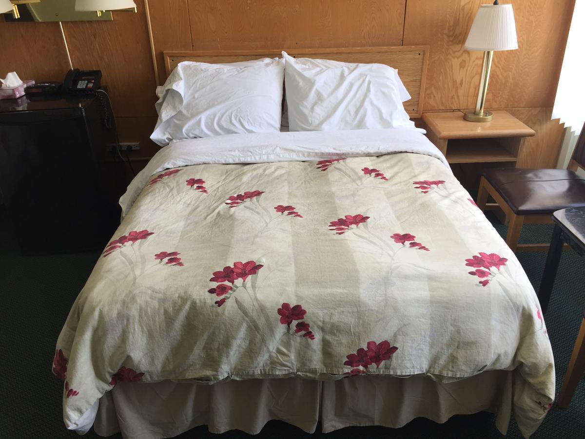Falcon Lake Hotel מראה חיצוני תמונה