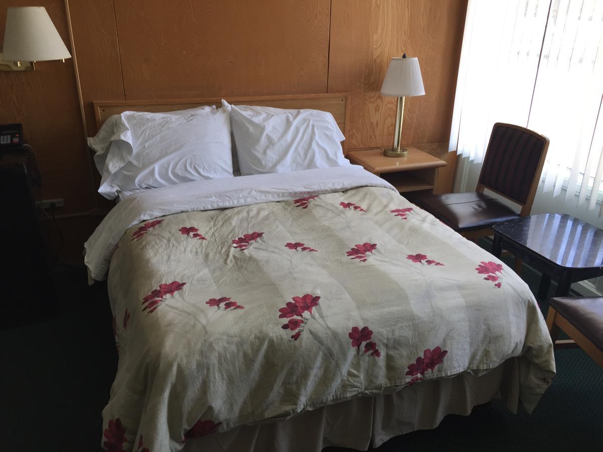Falcon Lake Hotel מראה חיצוני תמונה