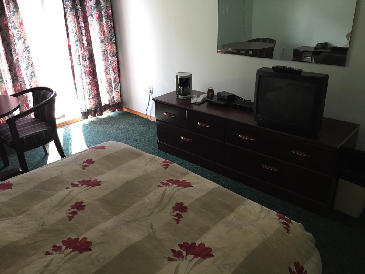 Falcon Lake Hotel מראה חיצוני תמונה
