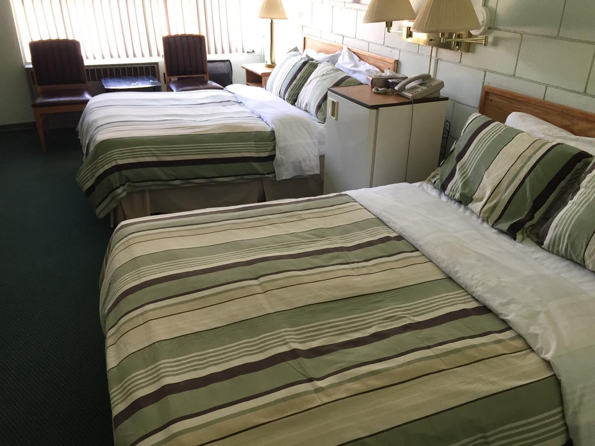 Falcon Lake Hotel מראה חיצוני תמונה