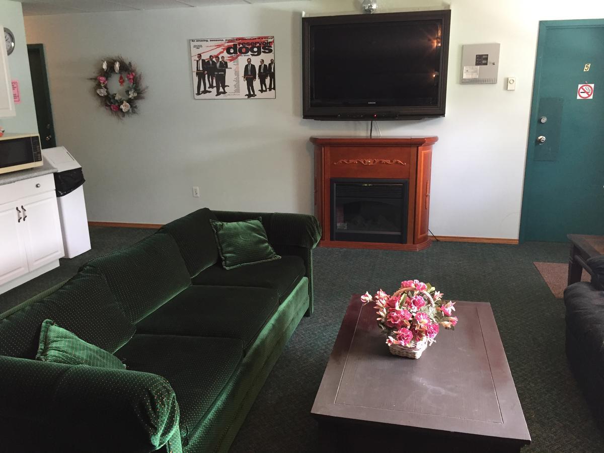 Falcon Lake Hotel מראה חיצוני תמונה