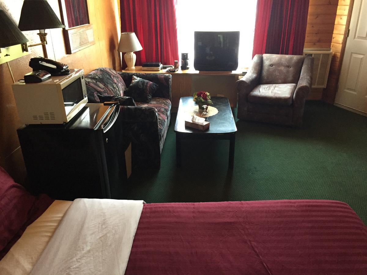 Falcon Lake Hotel מראה חיצוני תמונה