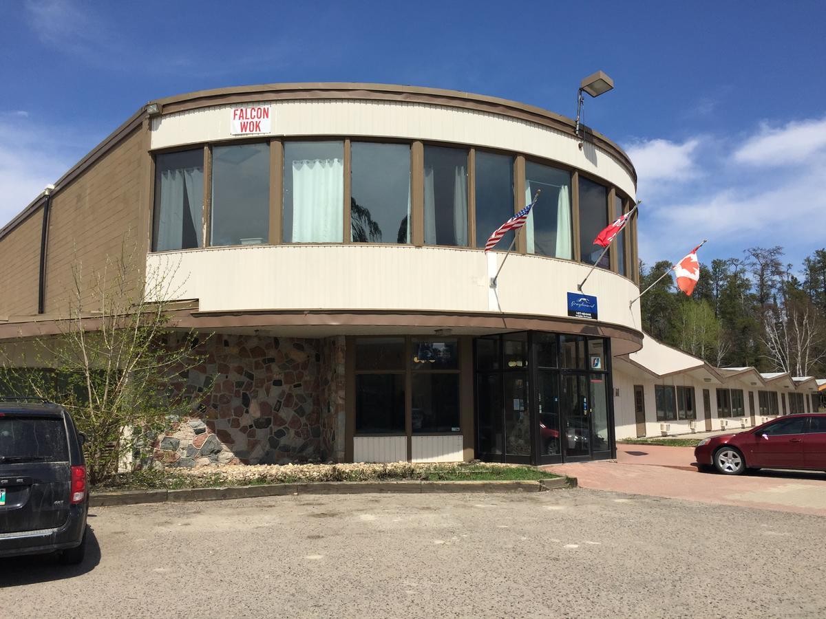 Falcon Lake Hotel מראה חיצוני תמונה