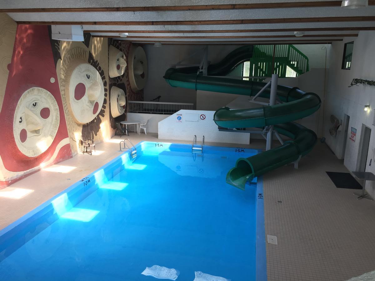 Falcon Lake Hotel מראה חיצוני תמונה