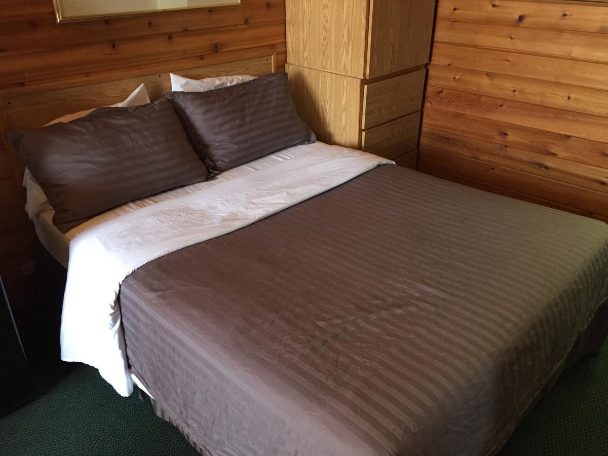 Falcon Lake Hotel מראה חיצוני תמונה