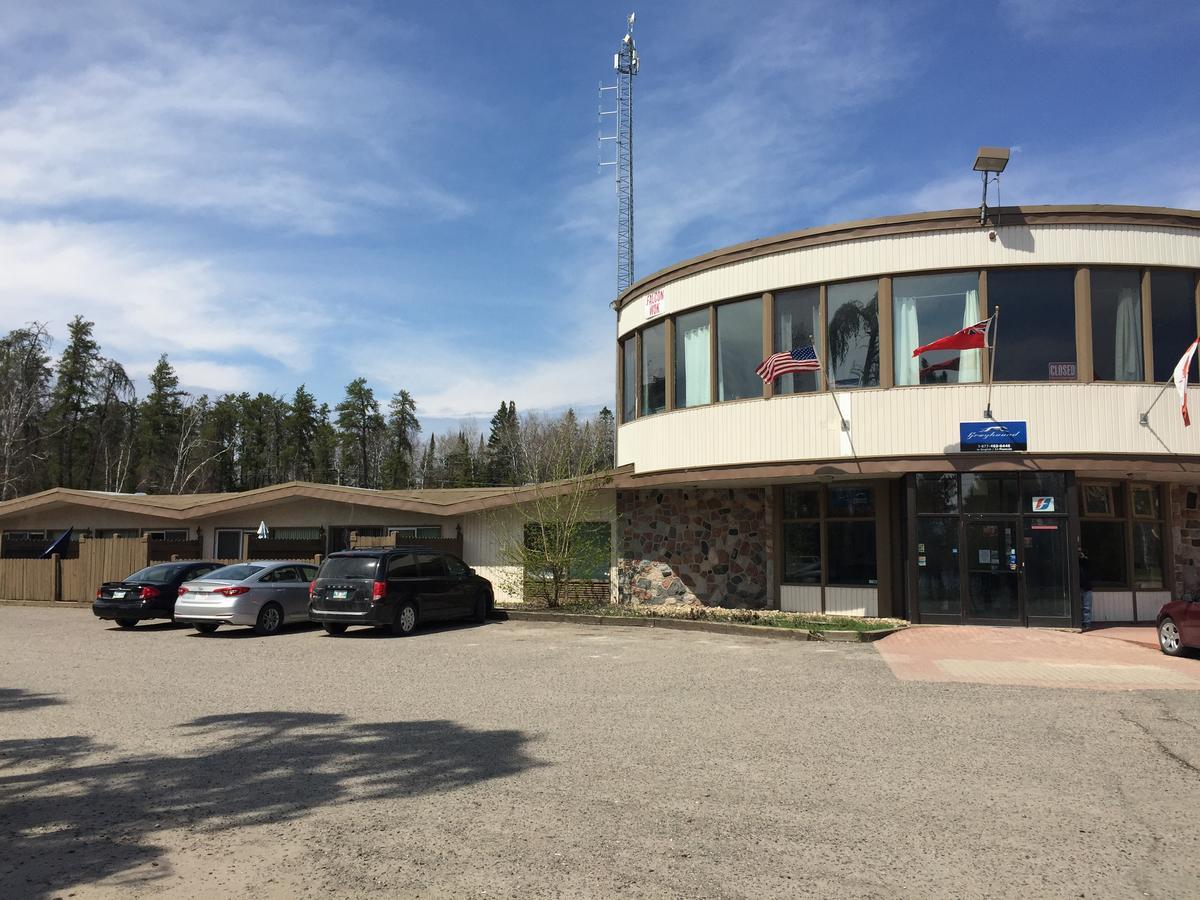 Falcon Lake Hotel מראה חיצוני תמונה