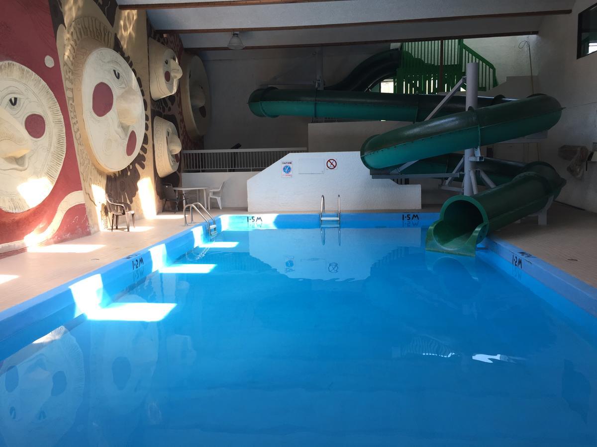 Falcon Lake Hotel מראה חיצוני תמונה