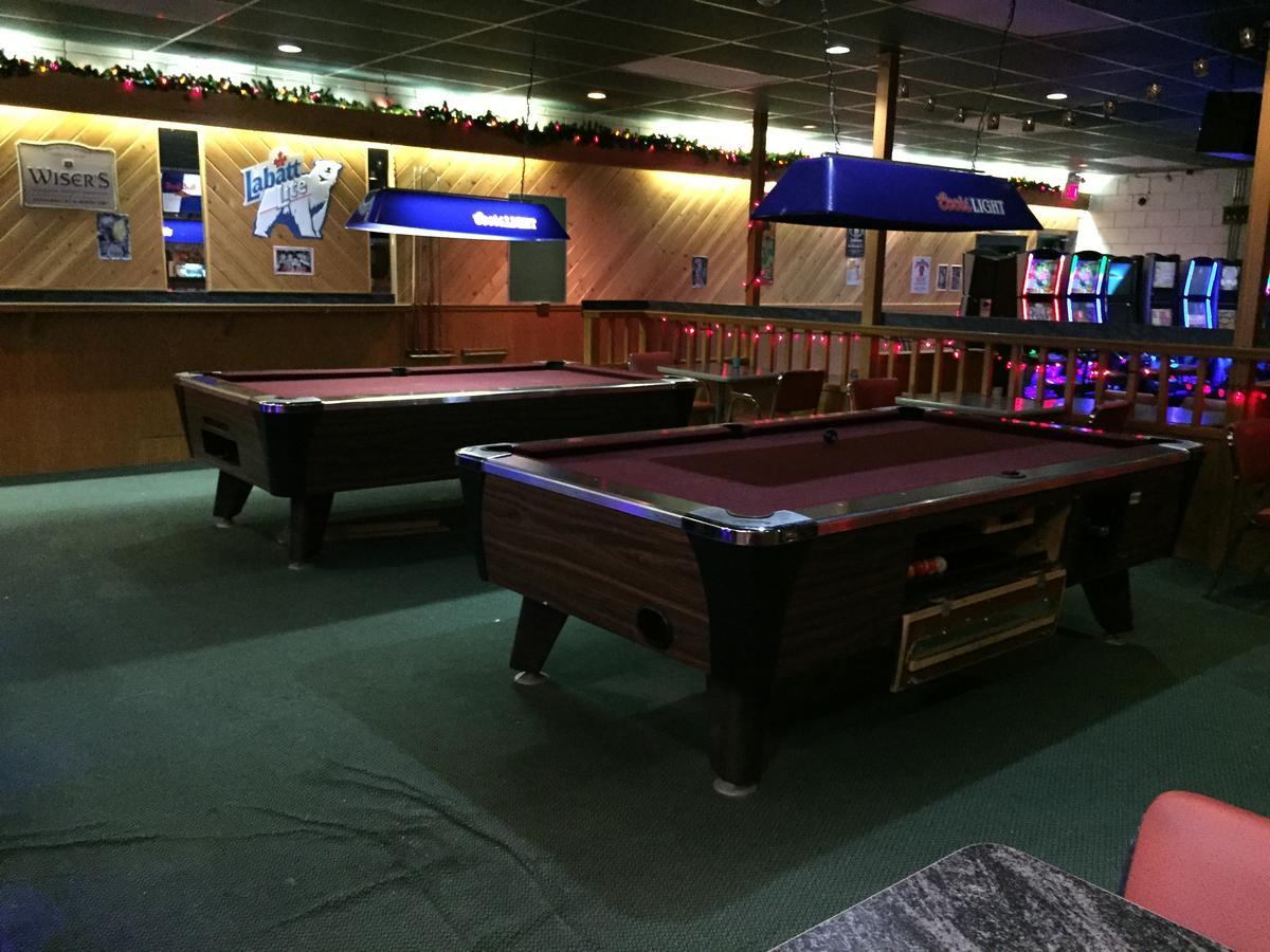 Falcon Lake Hotel מראה חיצוני תמונה